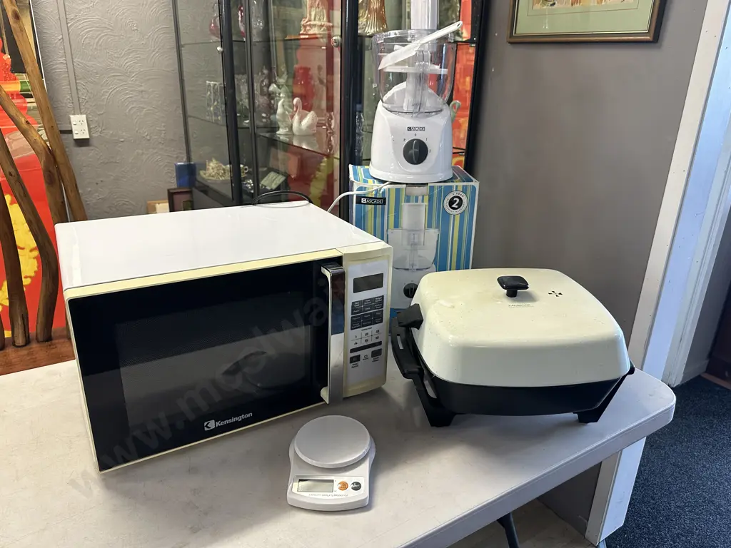 Kensington Microwave, Cascade Food Processor, Kambrook Frying Pan & Scales Image 1++