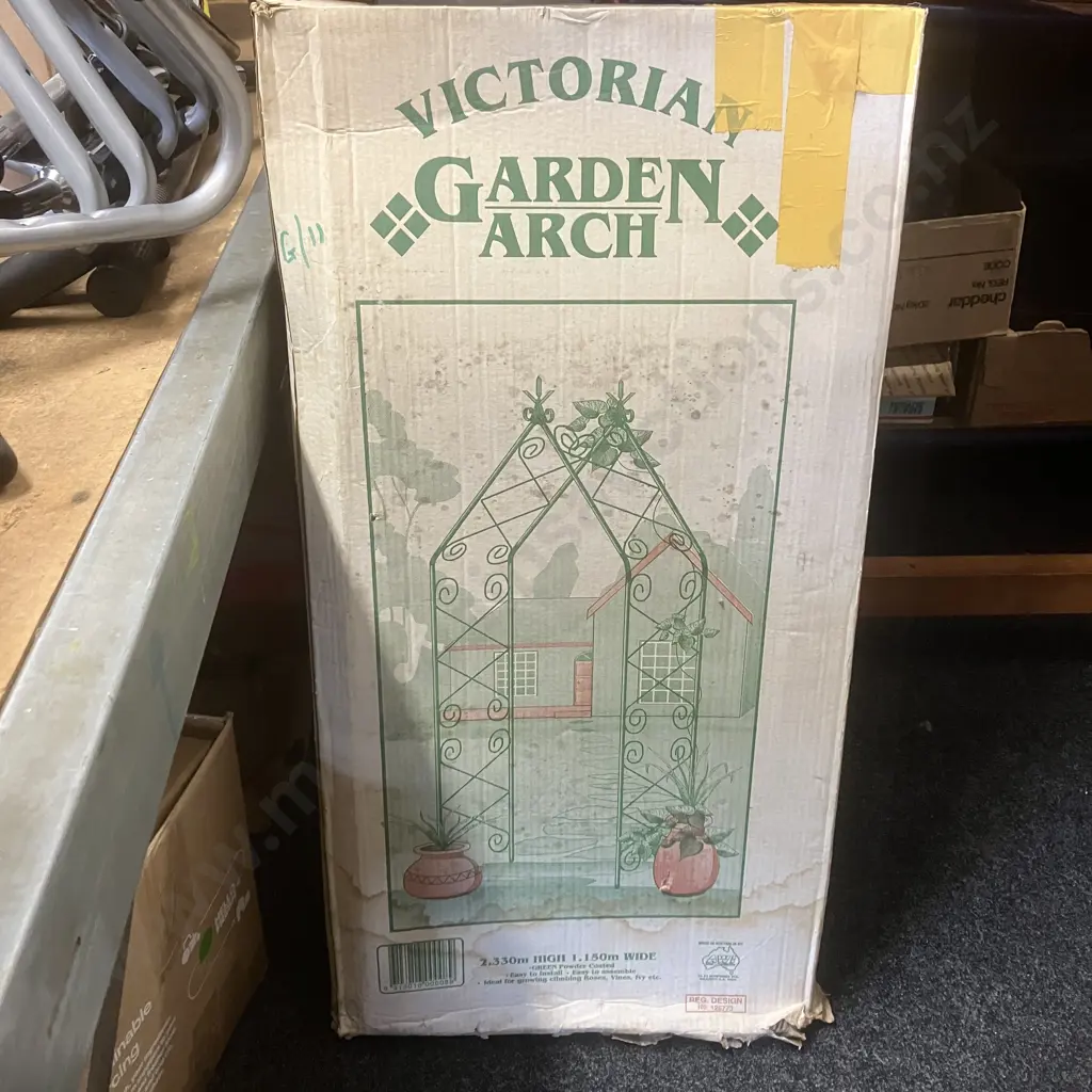 Vintage Victorian Garden Arch - 2.33m x 1.15m, Green Powder Coated In Box Image 1++