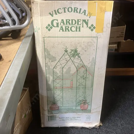 Vintage Victorian Garden Arch - 2.33m x 1.15m, Green Powder Coated In Box