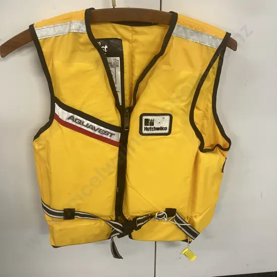 Hutchwilco Aquavest Adult Small