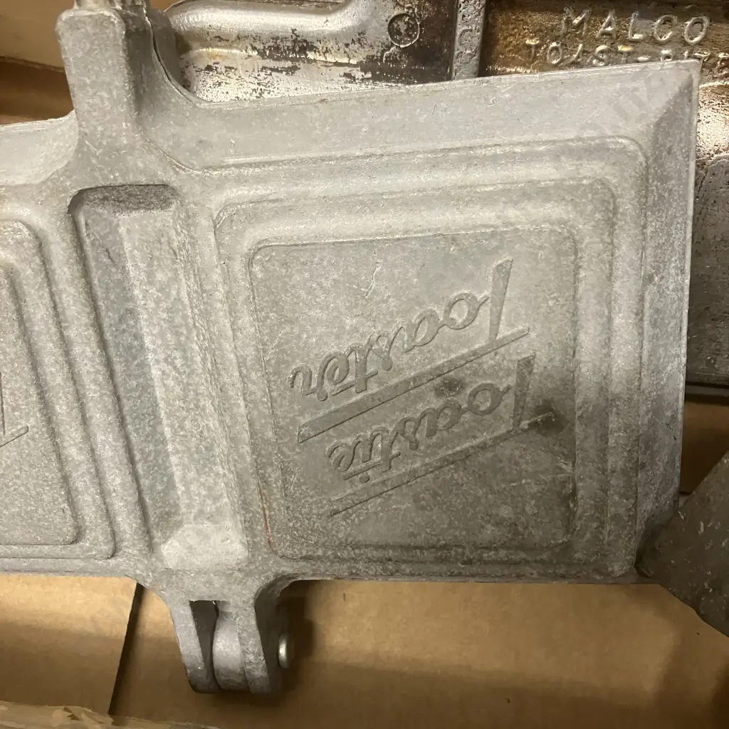 Four Assorted Vintage Toaster Irons Image 1++