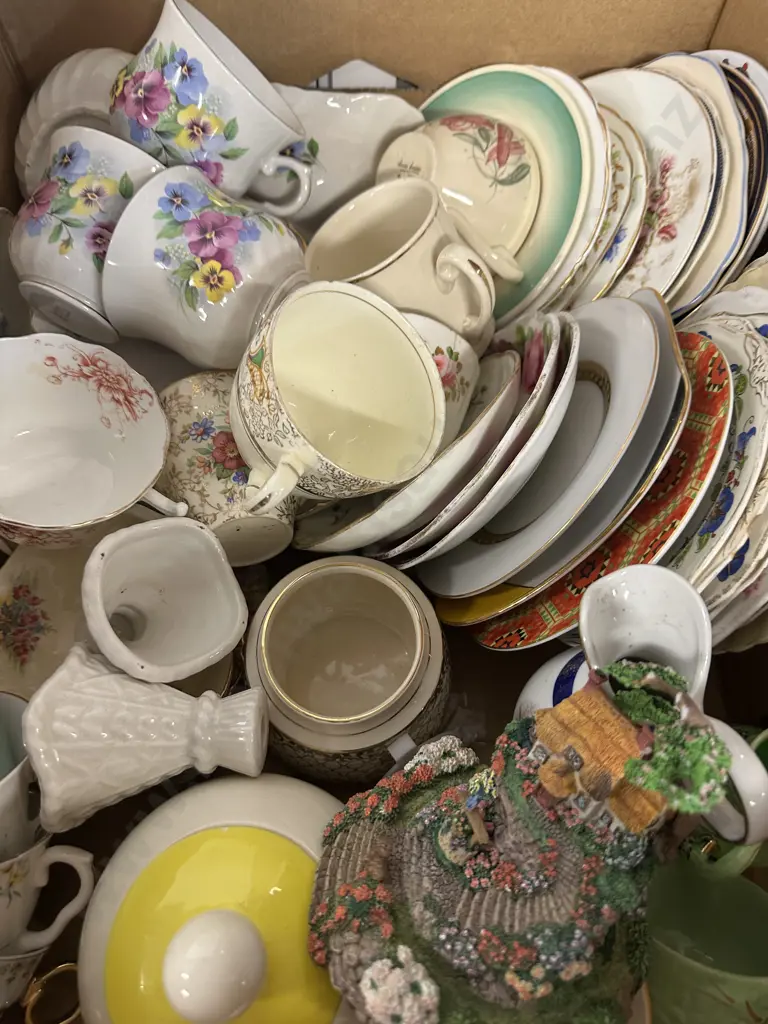 Box Of Assorted China Items Image 1++