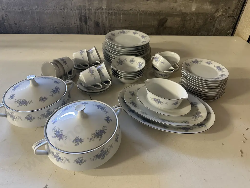 RC Japan 'Maxine' Dinnerware Image 1++