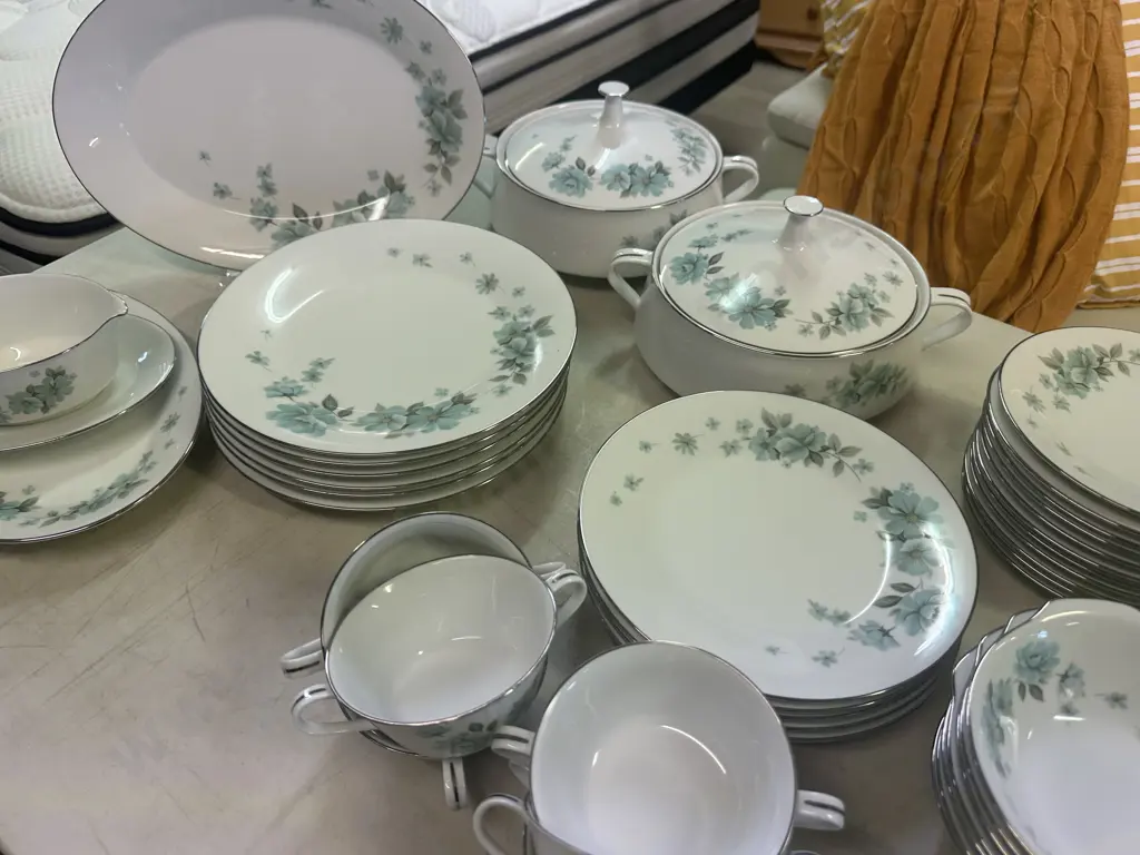 Vintage 1967 Noritake RC Japan 968 Alouette Dinnerware (as found) Image 1++