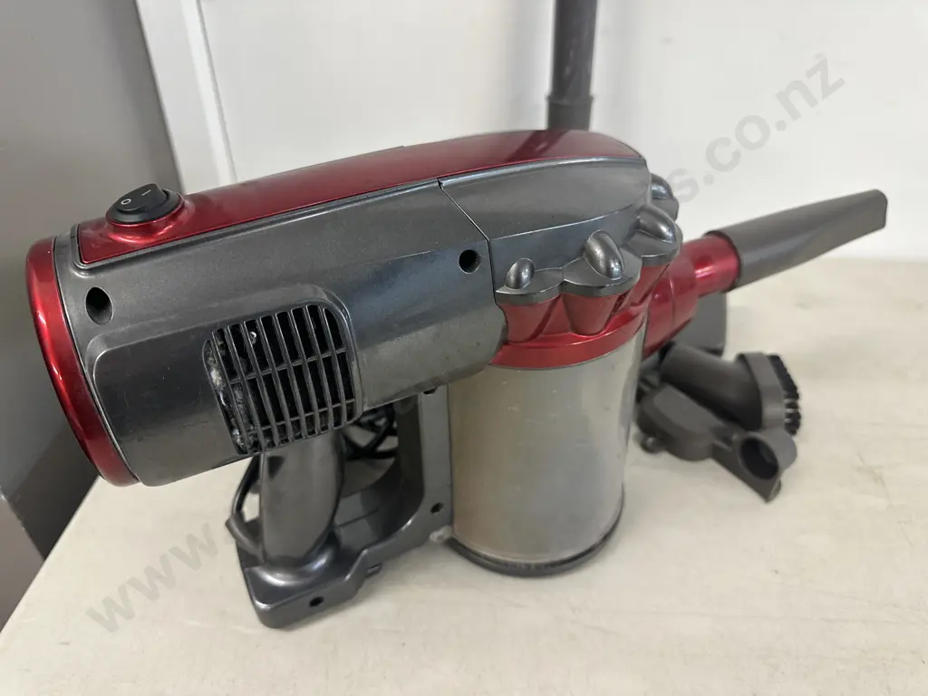 Craig Russell Vacuum Cleaner Model AAQFAN001 Image 1++