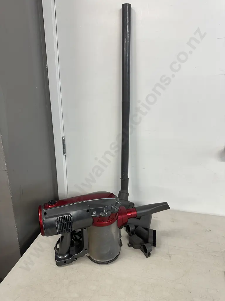Craig Russell Vacuum Cleaner Model AAQFAN001 Image 1++
