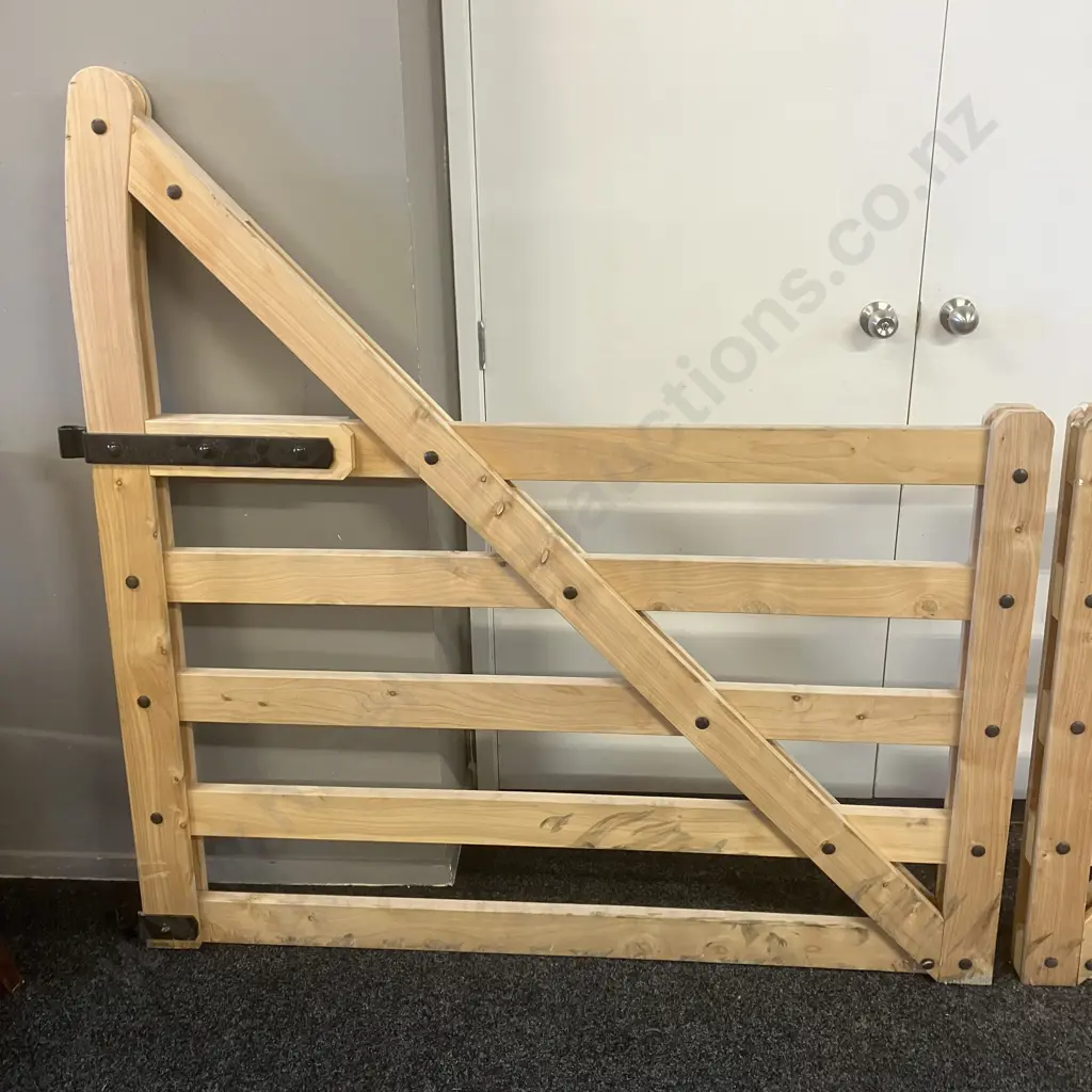 Pair of Timber 1.5 x 1.5m Double Gates With Black Strap Hinges & Gudgeons Image 1++