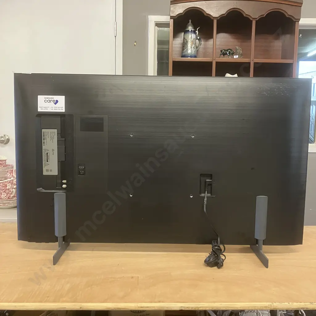 Samsung 43" Crystal UHD DU8000 4K Smart TV With Remote Control - Model UA43DU8000S Image 1++