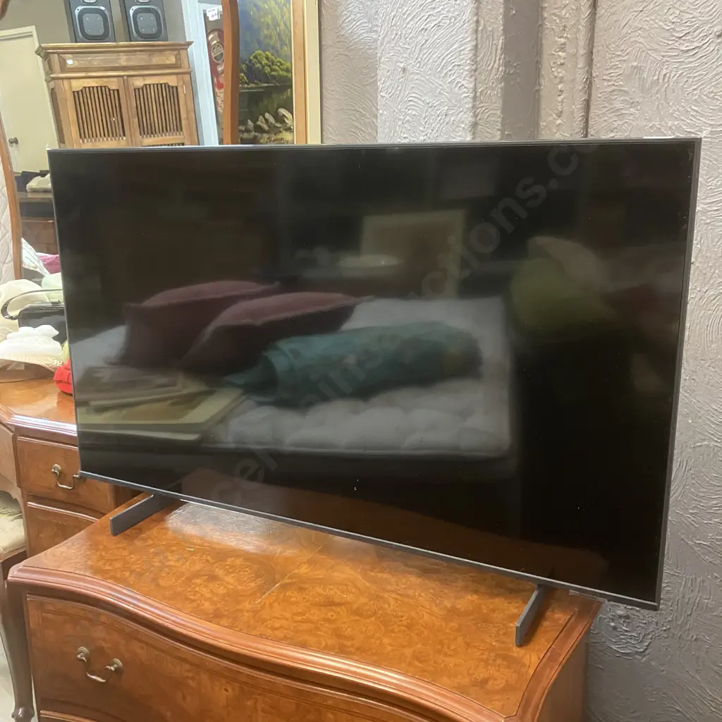 Samsung 43" Crystal UHD DU8000 4K Smart TV With Remote Control - Model UA43DU8000S Image 1++