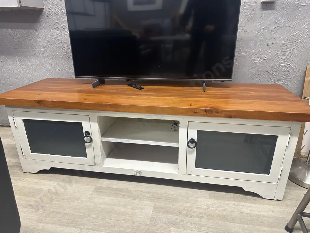 Woodpeckers Cream/Wood Television Stand Smoked Glass & Black Ring Handles H49.5,W159,D50cm. Image 1++