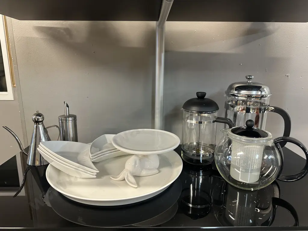 Selection Of Serving Platters & Dishes Including Gryphon, Coffee Pots Etc Image 1++