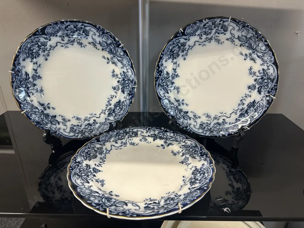 Set Of Three Keeling & Co Chatsworth Flow Blue Dinner Plates Image 1++