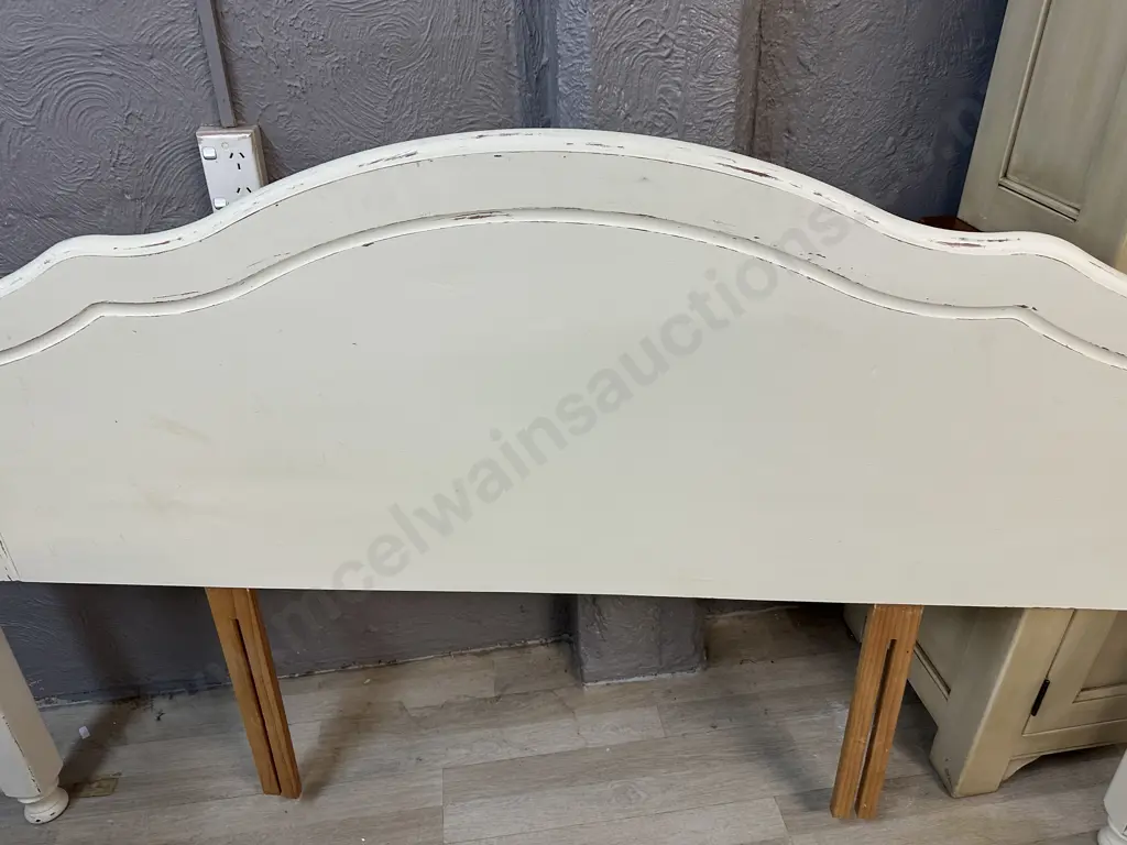 Antique Look Queen Headboard H118,W180cm. Image 1++