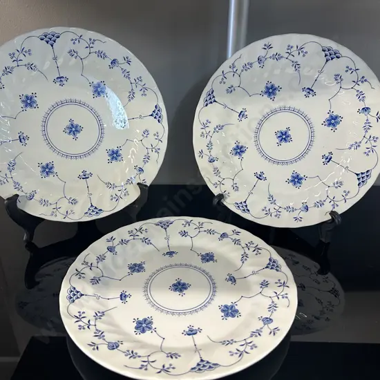Myott Finlandia Plates x2 & Blue & White Churchill Plate