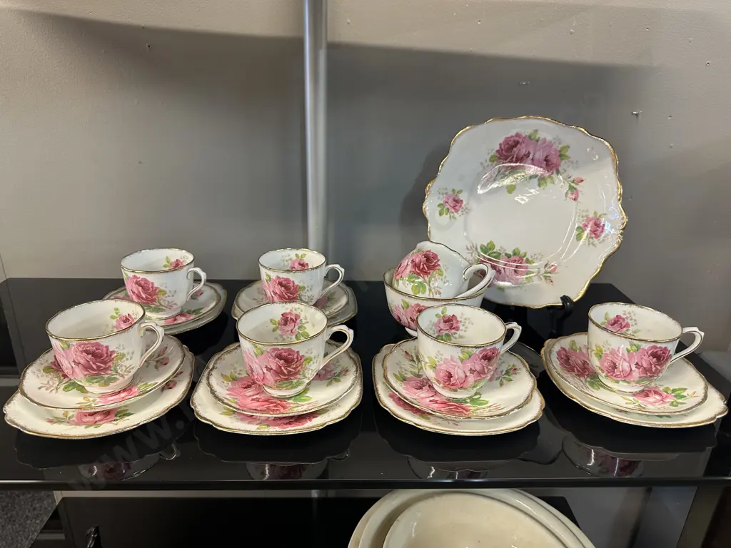 Royal Albert 'American Beauty' Teaware Image 1++