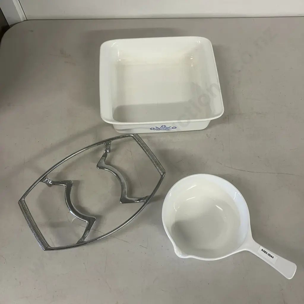 Vintage Corning Ware Blue Cornflower 8" Cake Pan, Menuette Sauce Pan (P-89-B) & Trivet (P-11-M) Image 1++