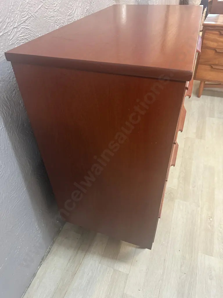 1960s Vintage Mid-Century Modern 4 Drawer Highboy Dresser With Sculpted Handles. H90 W78.5 D41.5cm Image 1++