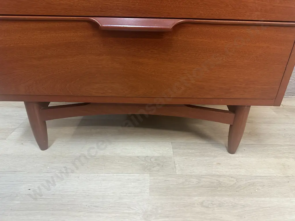 1960s Vintage Mid-Century Modern 4 Drawer Highboy Dresser With Sculpted Handles. H90 W78.5 D41.5cm Image 1++