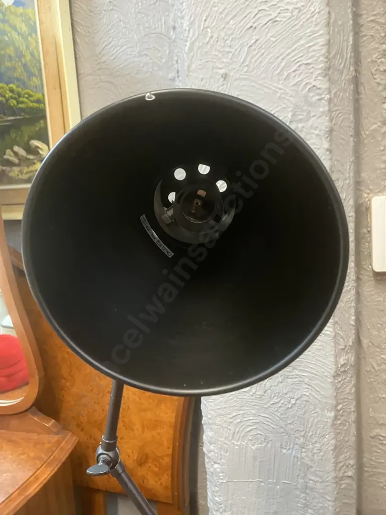 Articulated Black Desk Lamp Image 1++