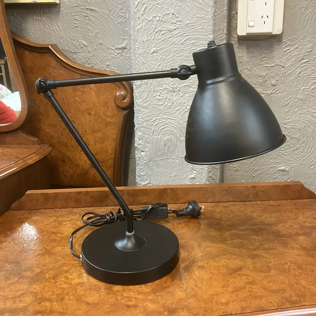 Articulated Black Desk Lamp Image 1++