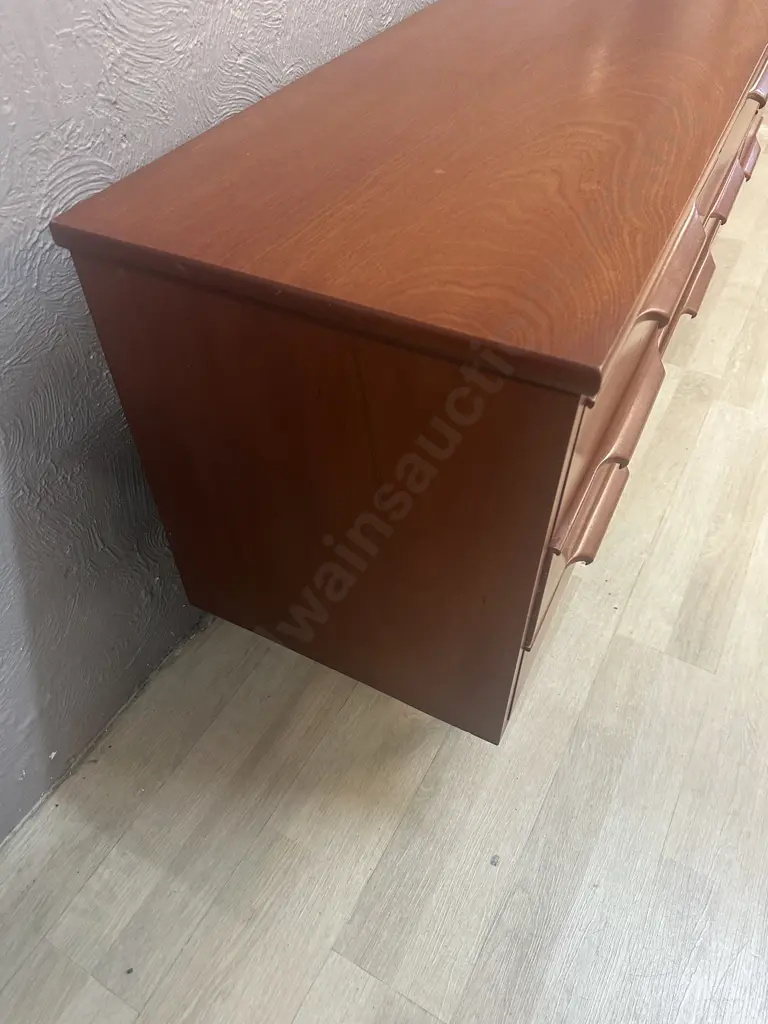 1960s Vintage Mid-Century Modern 9 Drawer Lowboy Dresser With Sculpted Handles. H66 W152.5 D41.5cm Image 1++