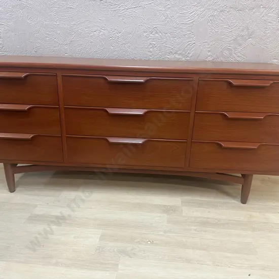 1960s Vintage Mid-Century Modern 9 Drawer Lowboy Dresser With Sculpted Handles. H66 W152.5 D41.5cm