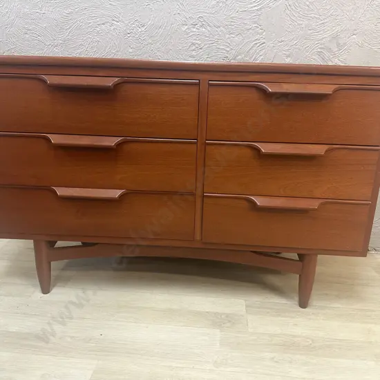 1960s Vintage Mid-Century Modern 6 Drawer Lowboy Dresser With Sculpted Handles. H66 W108 D41.5cm