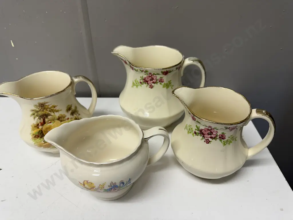 Selection Of Vintage Jugs Including Alfred Meakin  Image 1++