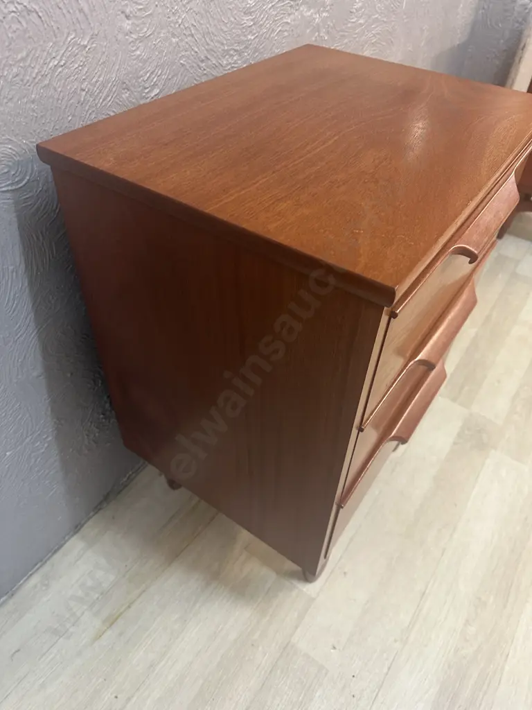 1960s Vintage Mid-Century Modern 3 Drawer Bedside With Sculpted Handles. H66 W49 D36cm Image 1++