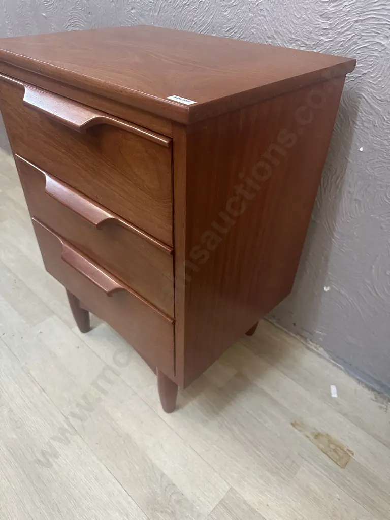 1960s Vintage Mid-Century Modern 3 Drawer Bedside With Sculpted Handles. H66 W49 D36cm Image 1++