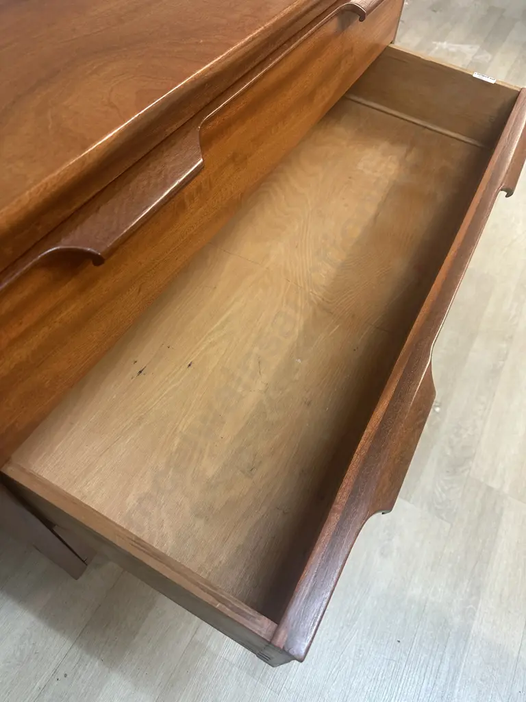 1960s Vintage Mid-Century Modern 3 Drawer Lowboy Dresser With Sculpted Handles. H67 W91 D41.5cm Image 1++