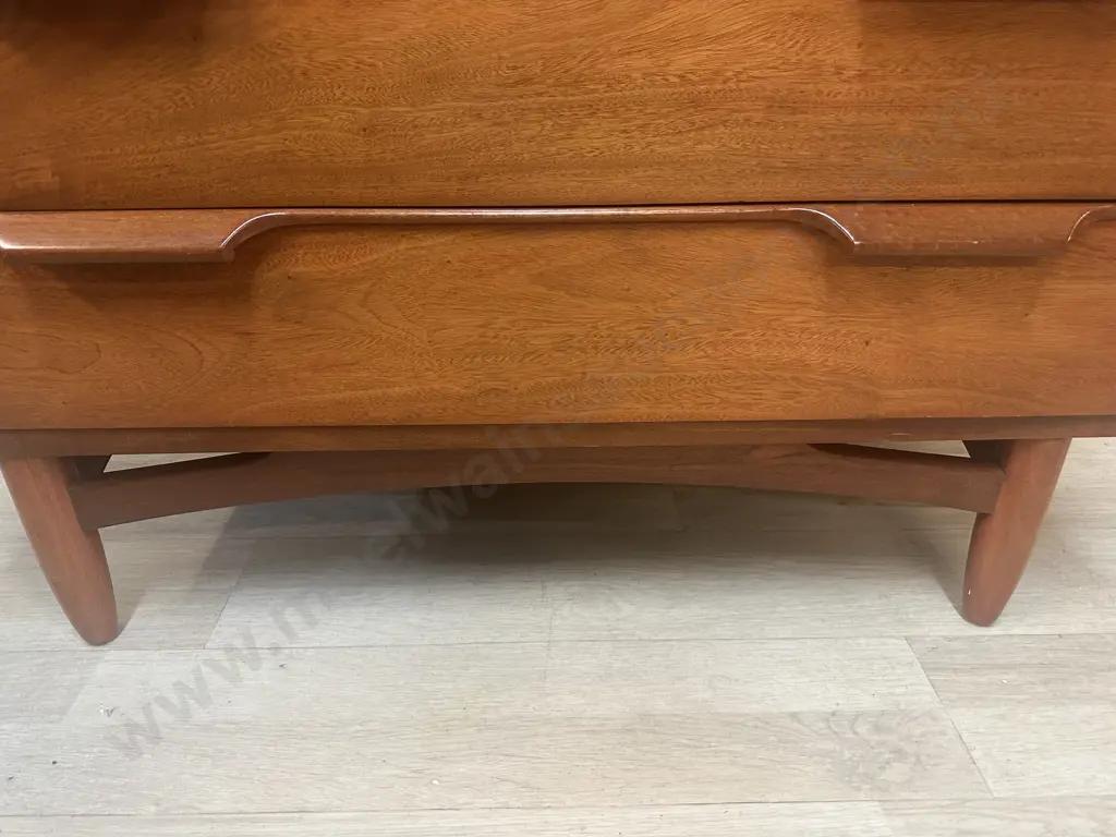 1960s Vintage Mid-Century Modern 3 Drawer Lowboy Dresser With Sculpted Handles. H67 W91 D41.5cm Image 1++