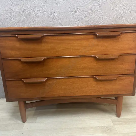 1960s Vintage Mid-Century Modern 3 Drawer Lowboy Dresser With Sculpted Handles. H67 W91 D41.5cm