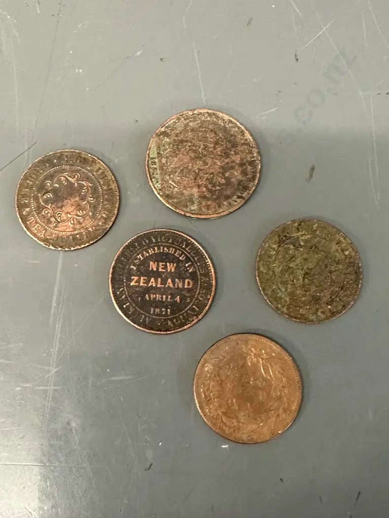 NZ Rare 1871 Auckland Licenced Victuallers Penny Token, 1857 Professor Holloways One Penny Token Etc Image 1++