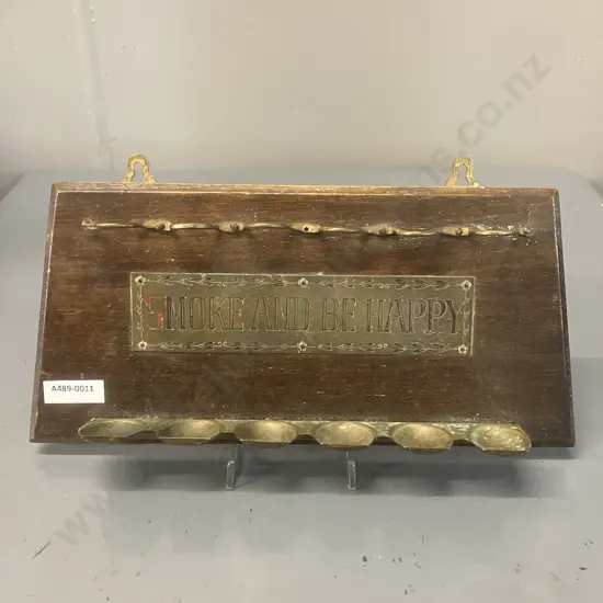 Vintage 1940s 'Smoke And Be Happy' Pipe Rack - Holds 6 Pipes. 13.5 x 29cm
