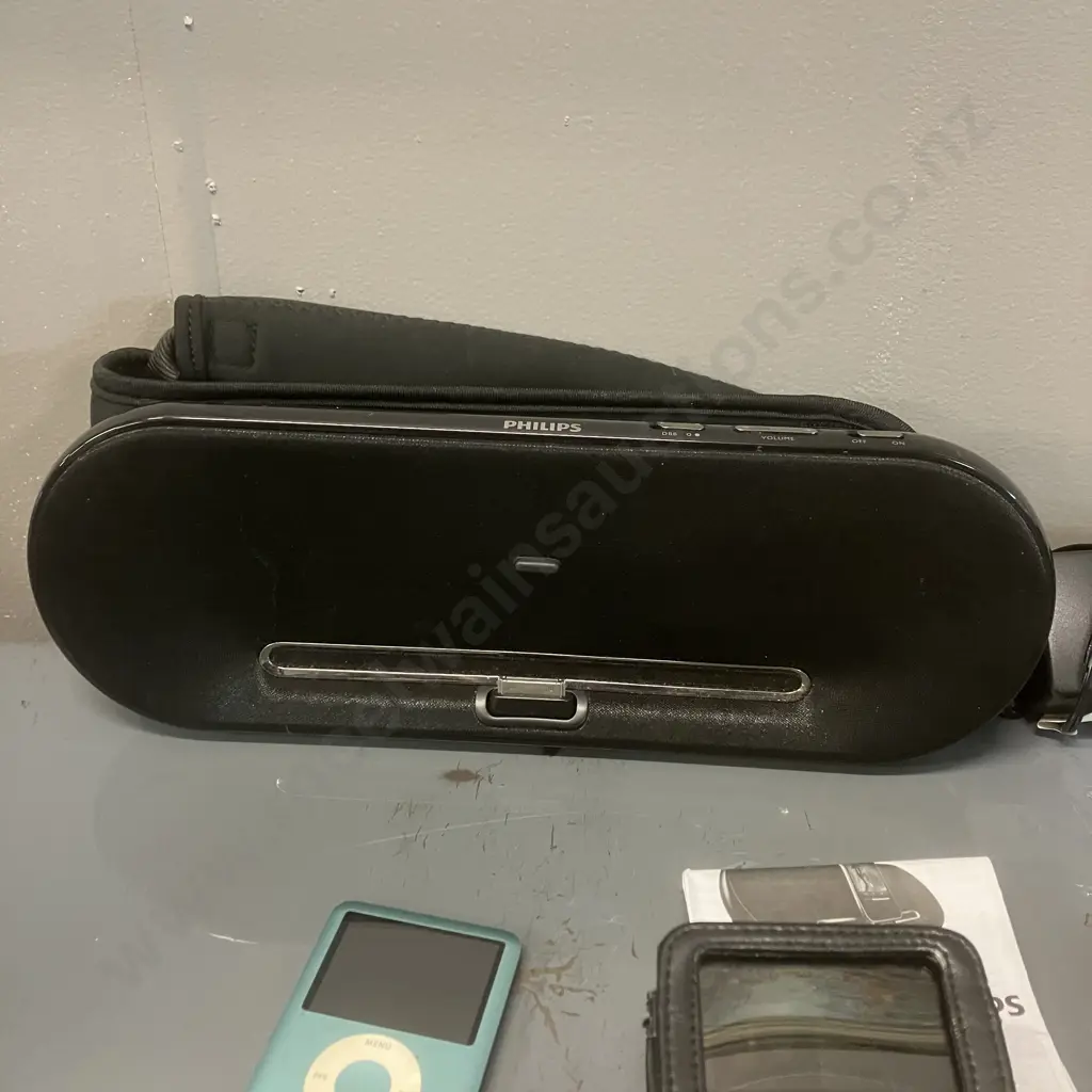 Philips Speaker Dock SBD7500 With Adapter & Case, 8GB & 160GB iPods Image 1++
