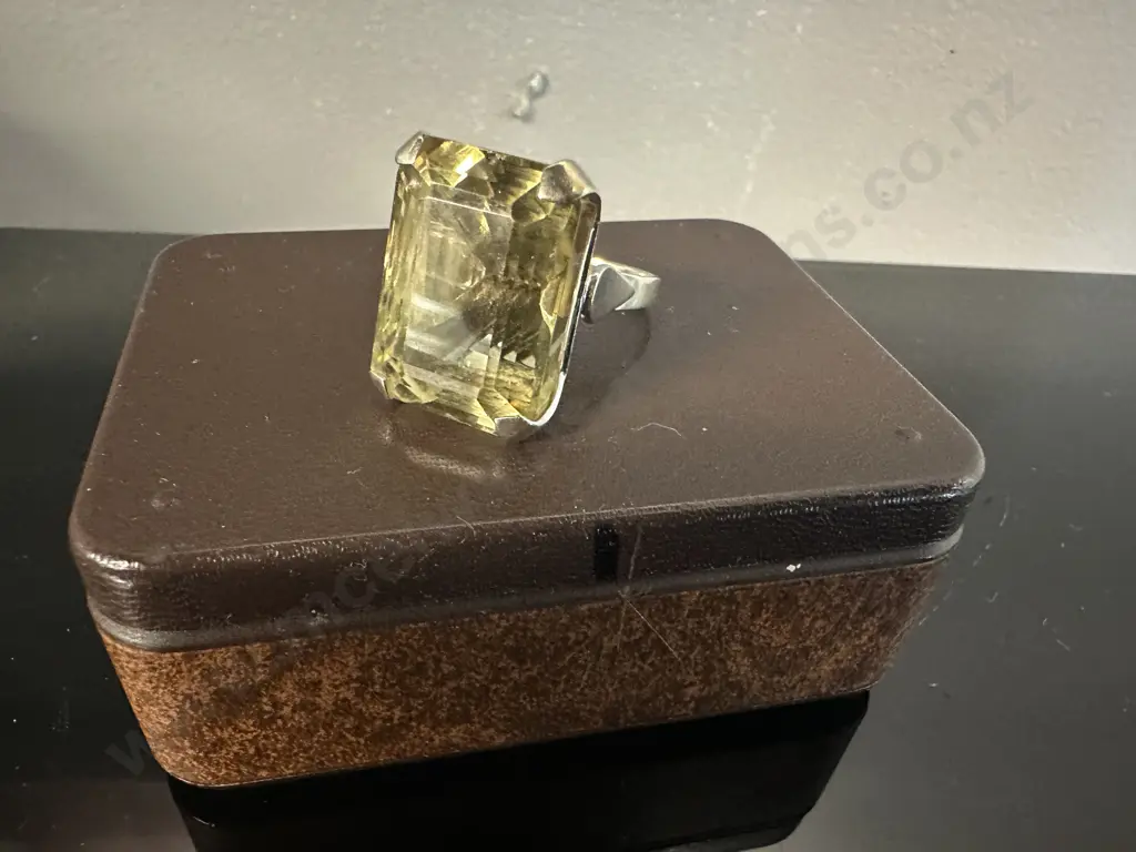 9ct White Gold Smokey Quartz Ring 16.9grams Size 0 17.5mm Stone 40.6ct Image 1++