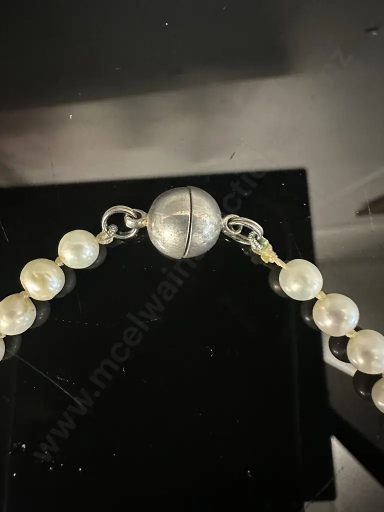 Vintage Cultured Pearl Necklace Image 1++
