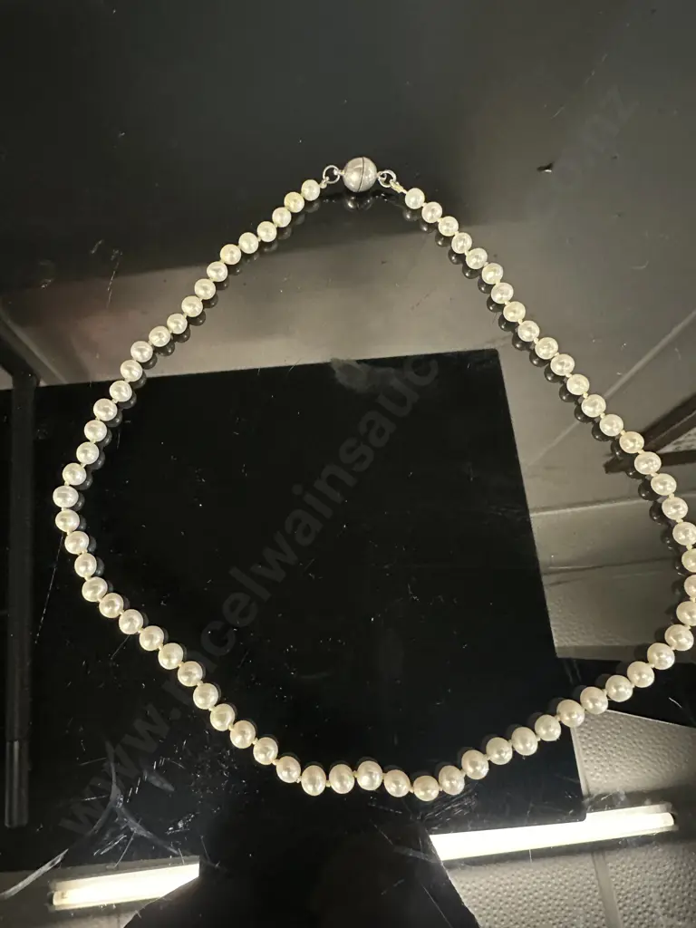 Vintage Cultured Pearl Necklace Image 1++