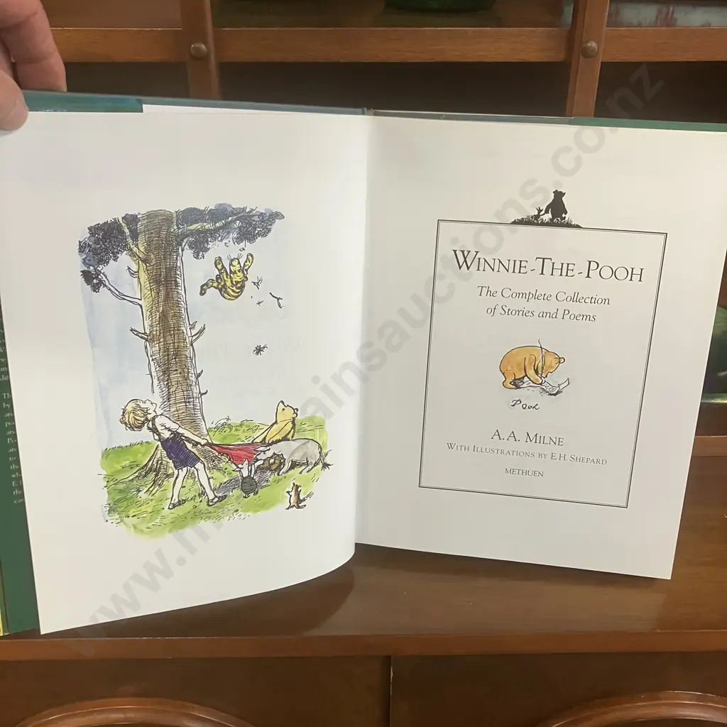 WINNIE THE POOH: The Complete Collection of Stories and Poems by A.A. Milne, 1994 Methuen Childrens Image 1++