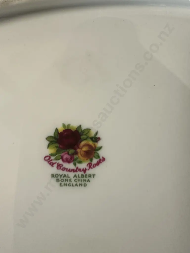 Vintage Royal Albert Bone China Old Country Rose Oval Plate L27cm. Image 1++