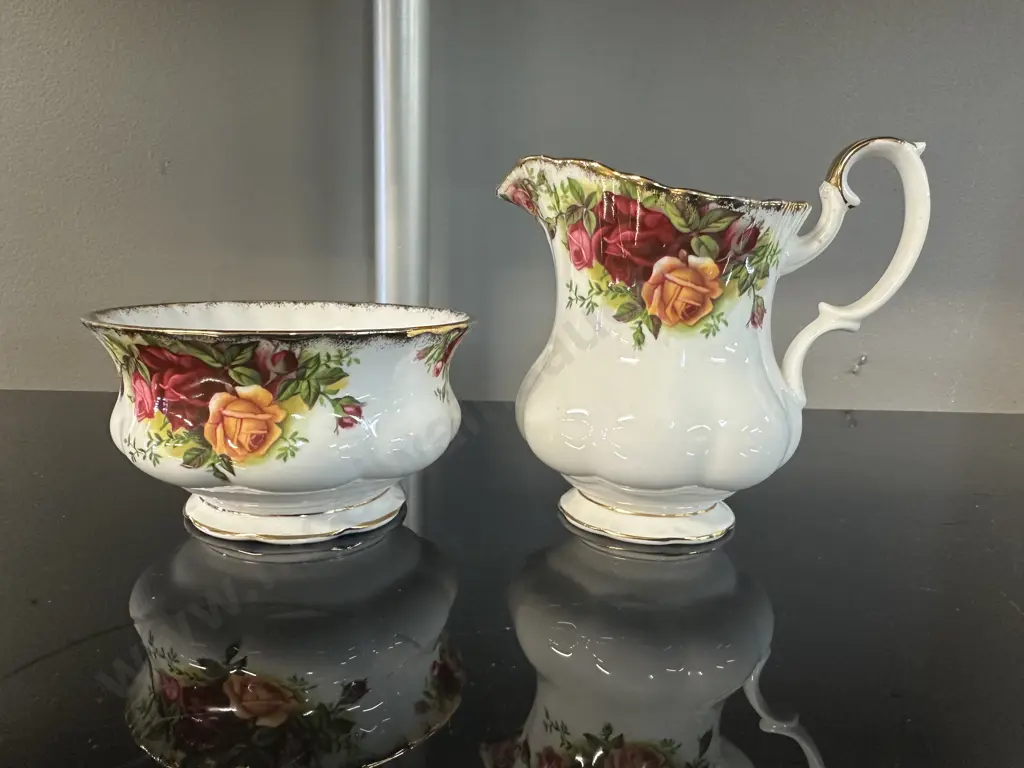 Vintage Royal Albert Bone China Old Country Rose Sugar Bowl & Creamer Image 1++