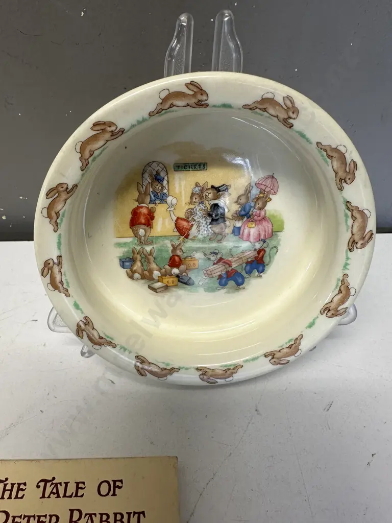 Royal Doulton Bunnykins Childrens Bowl & Beatrix Potter 'The Tale Of Peter Rabbit' Image 1++
