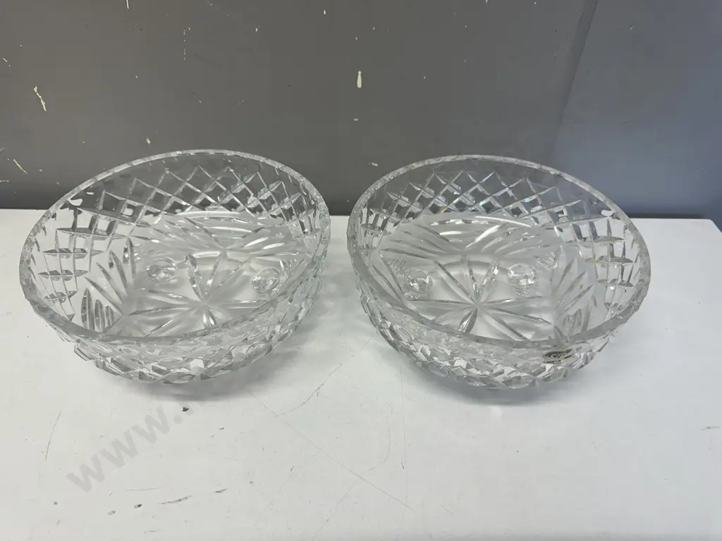 Pair Of Vintage Tri Footed Bowls Image 1++