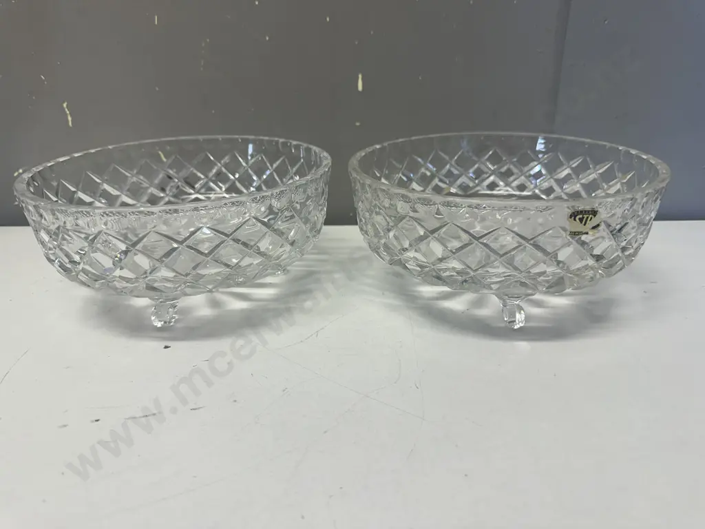 Pair Of Vintage Tri Footed Bowls Image 1++