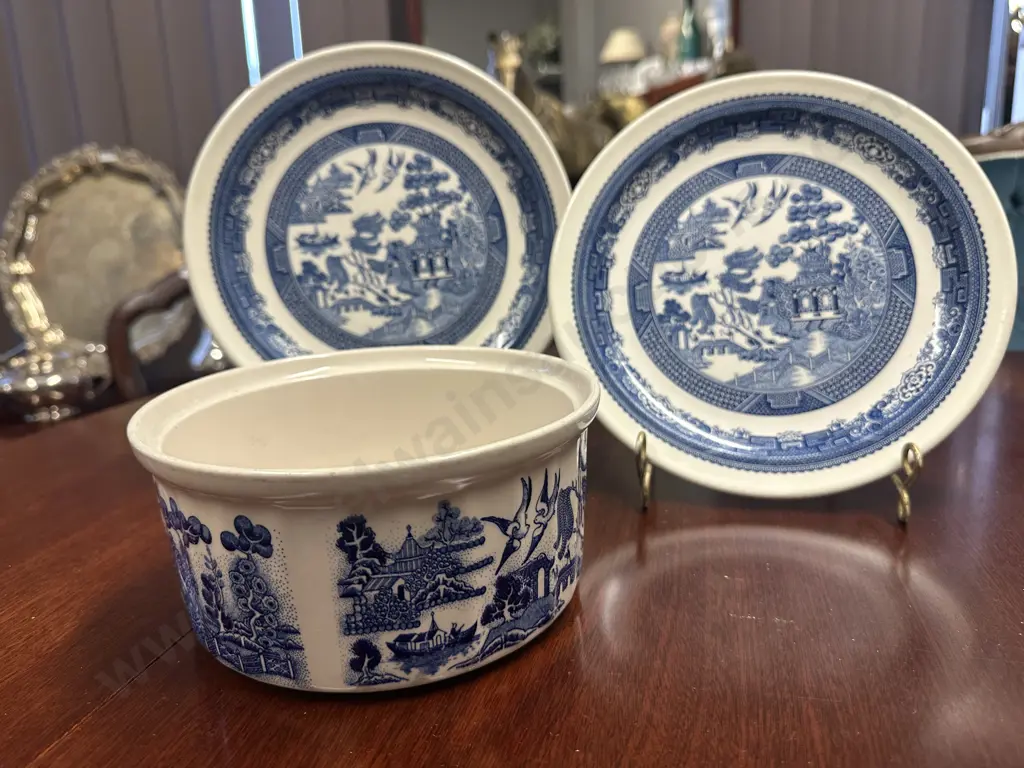 Blue Willow Plates & Oven Proof Bowl Image 1++