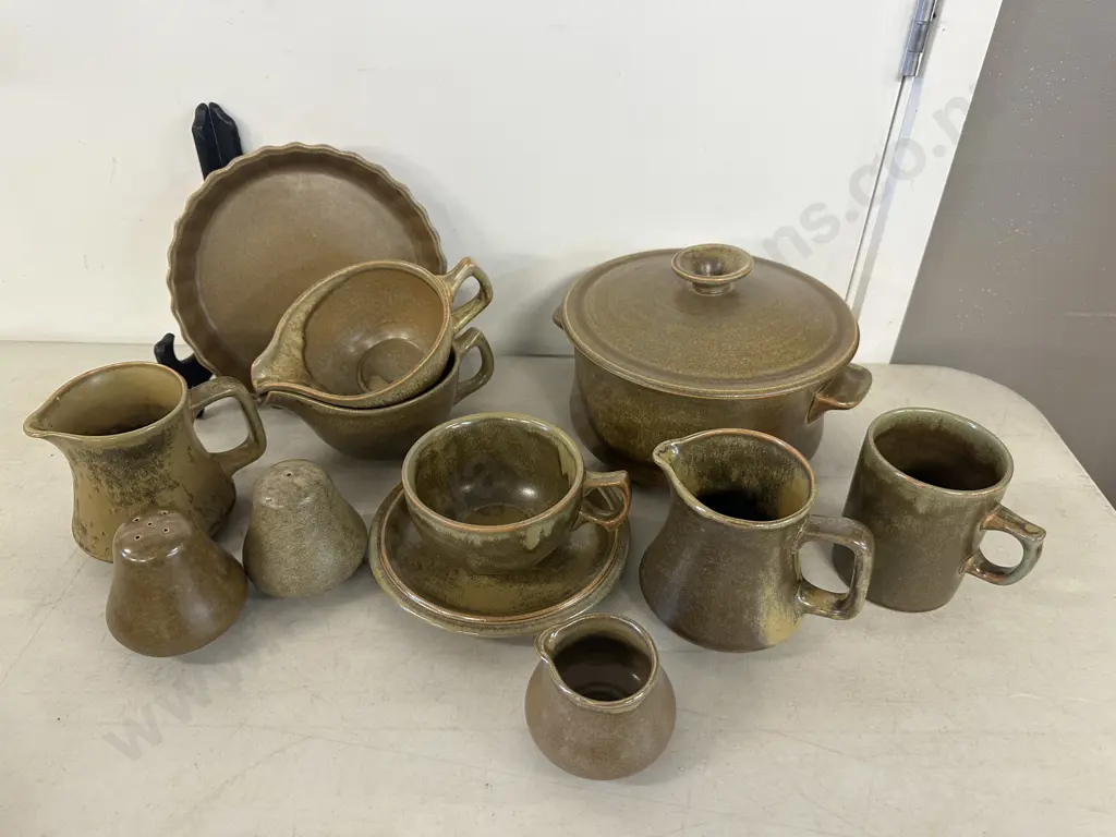 Vintage Temuka Pottery Stoneware Items Including Lidded Casserole Dish, Quiche Dish, Jugs Etc Image 1++
