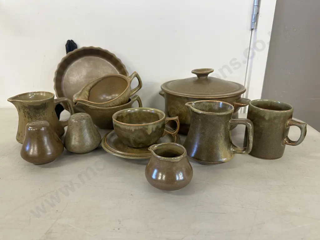 Vintage Temuka Pottery Stoneware Items Including Lidded Casserole Dish, Quiche Dish, Jugs Etc Image 1++