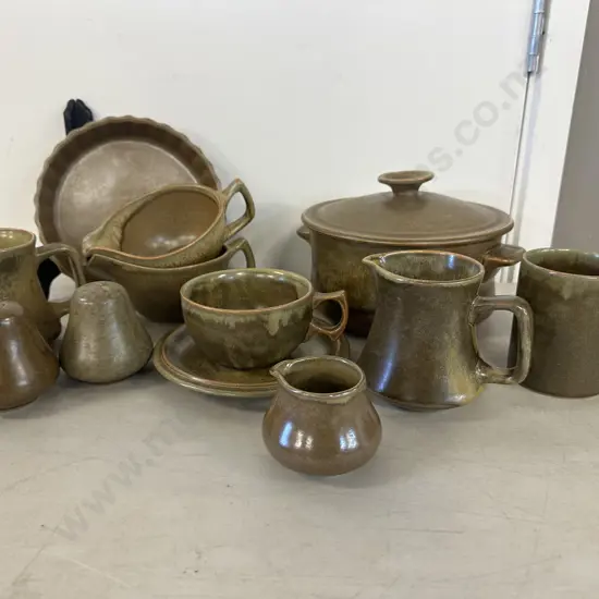 Vintage Temuka Pottery Stoneware Items Including Lidded Casserole Dish, Quiche Dish, Jugs Etc