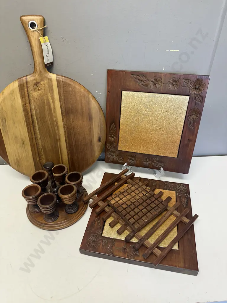Assorted Wooden Ware, Hot Plates Etc Image 1++